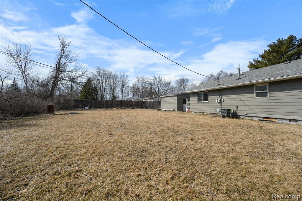 8750 WELDWOOD Drive, Monroe, MI 48162 — Photo 31
