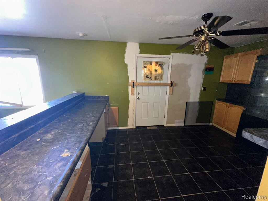 18727 AVON Avenue, Detroit, MI 48219 — Photo 21