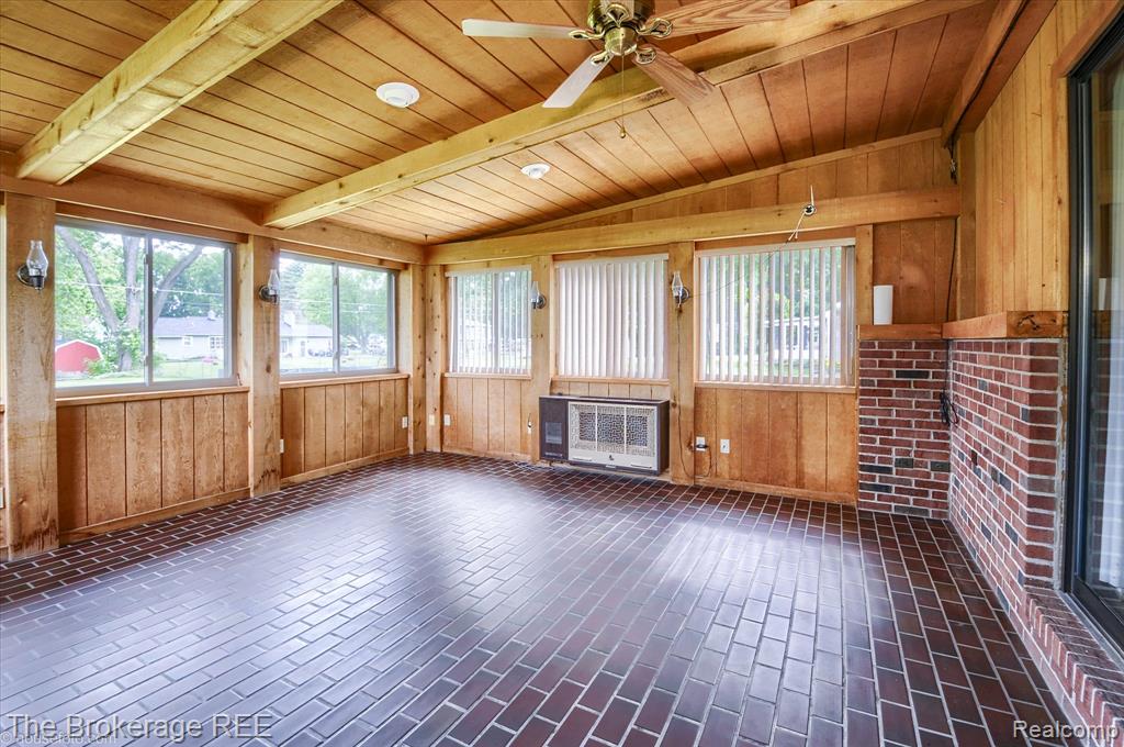 6228 Greenview Drive, Burton, MI 48509 — Photo 29