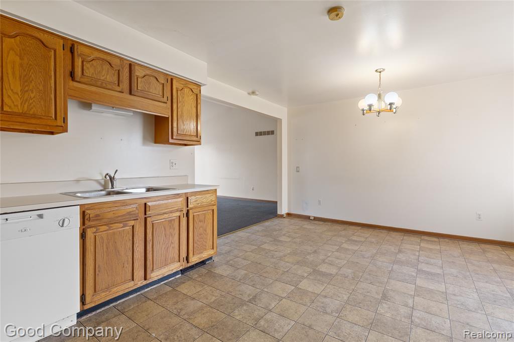 26731 Coachlight Street, Woodhaven, MI 48183 — Photo 11