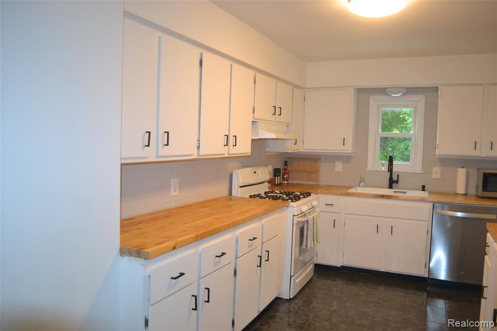 5244 Oleksyn Road, Flint, MI 48504 — Photo 14