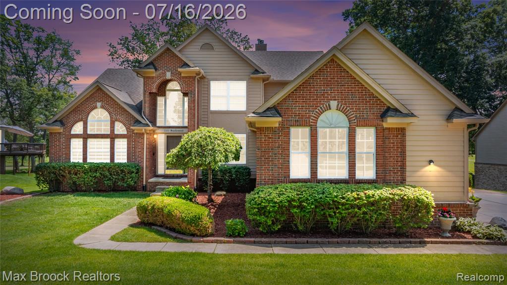 2322 Sandlewood Drive, White Lake, MI 48383