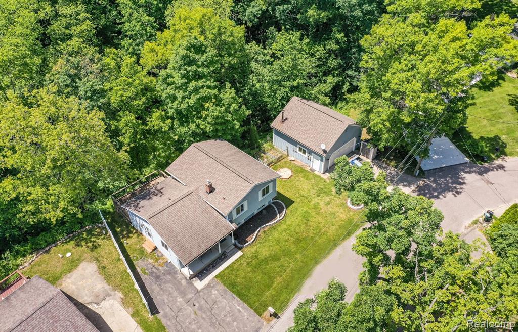 9089 SHERWOOD Drive, Davisburg, MI 48350 — front exterior