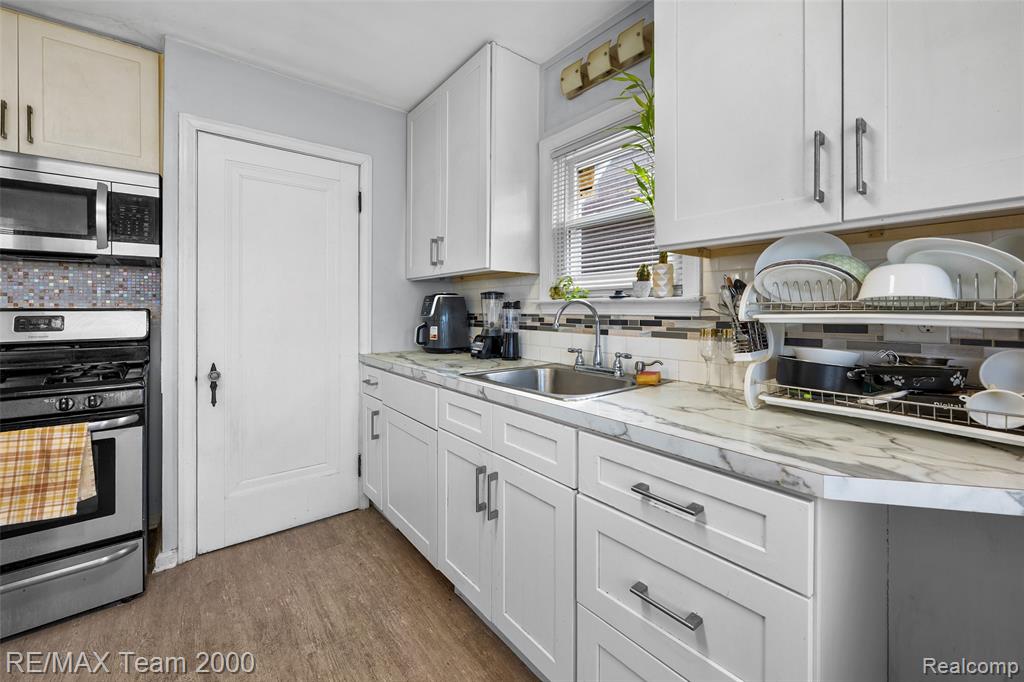 7555 Mayfair Street, Taylor, MI 48180 — Photo 12