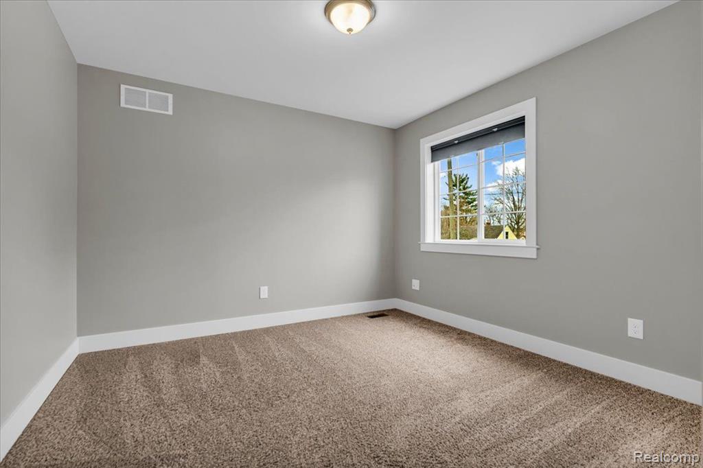 705 WHITCOMB Avenue, Royal Oak, MI 48073 — Photo 29