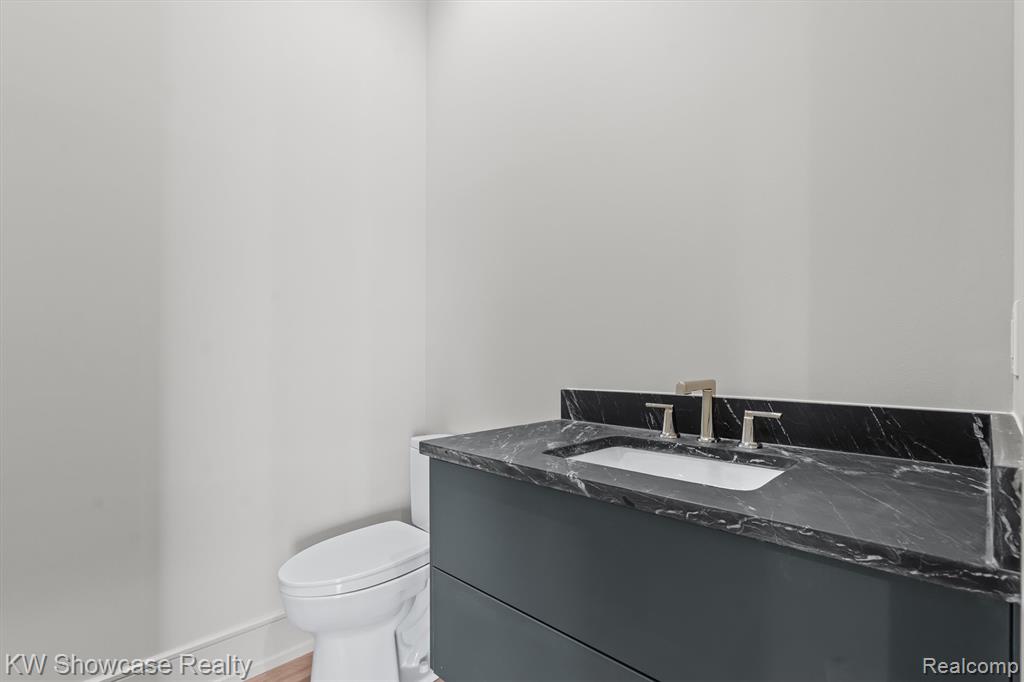 2559 Crystal Lake Drive, Commerce Twp, MI 48382 — Photo 16