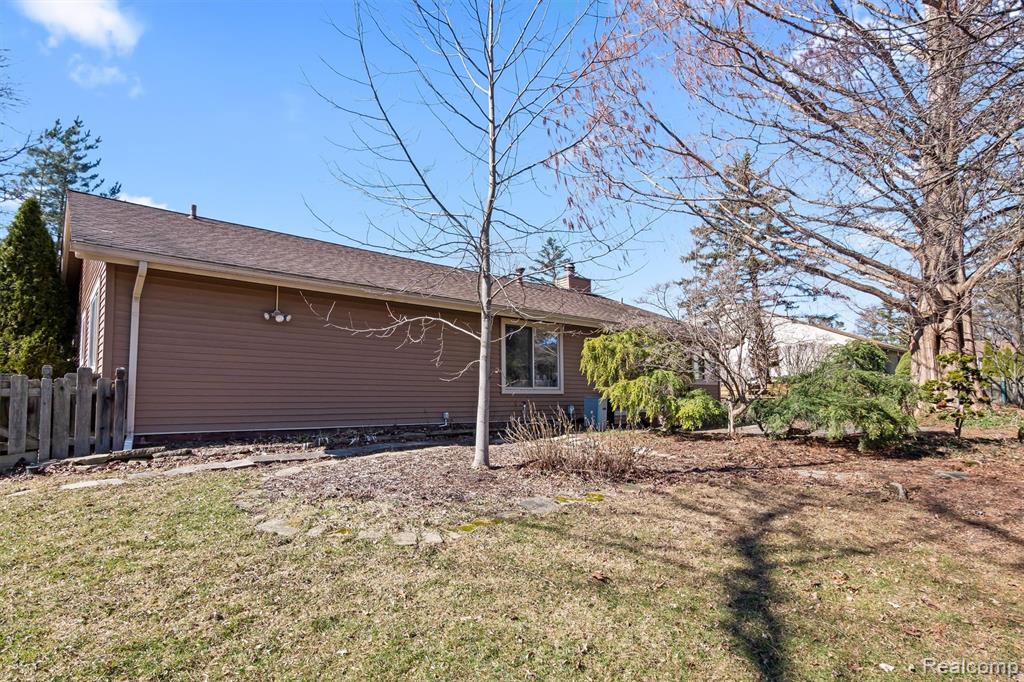5629 Perrytown Drive, West Bloomfield, MI — Photo 30