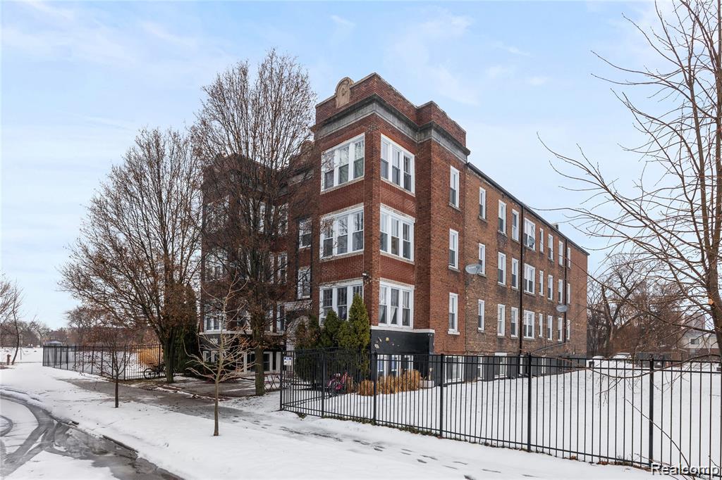 7536 #10 Dunedin Street, Detroit, MI 48206 — Photo 2
