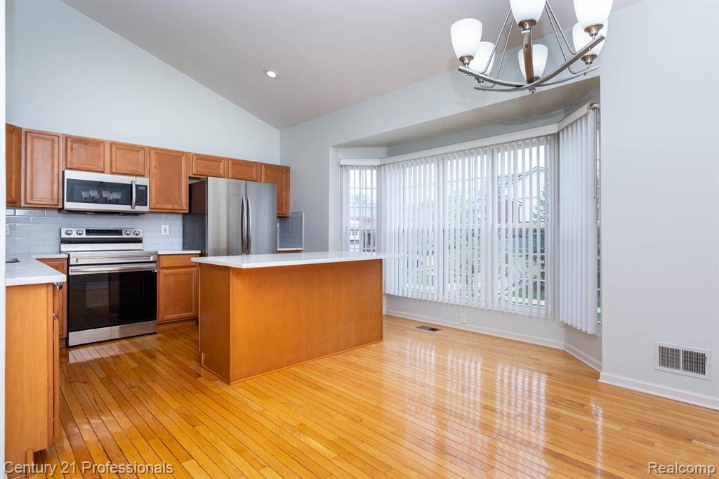 798 SANDALWOOD Drive, Troy, MI 48085 — Photo 13