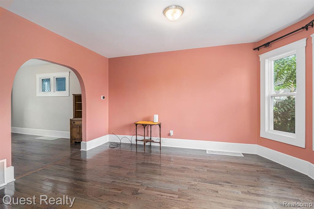 2499 BALDWIN Street, Detroit, MI 48214 — Photo 8