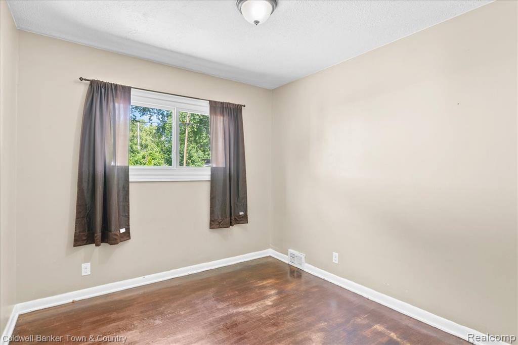 4820 Burchfield Avenue, Lansing, MI 48910 — Photo 14