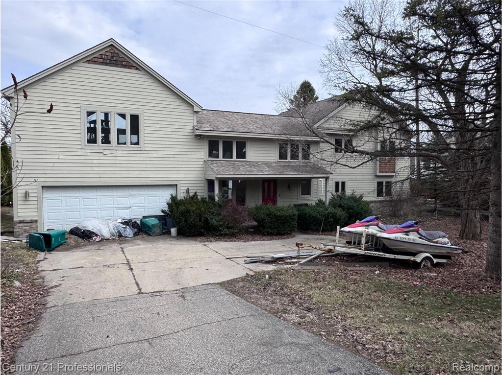 9486 Sashabaw Road, Clarkston, MI 48348 — front exterior
