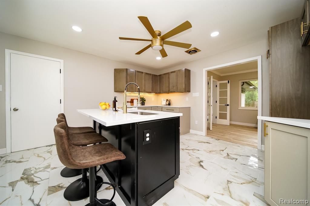 19041 Bungalow Drive, Lathrup Village, MI 48076 — Photo 32