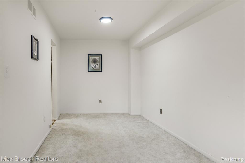 8691 Edgewater Lane, Warren, MI 48093 — Photo 5