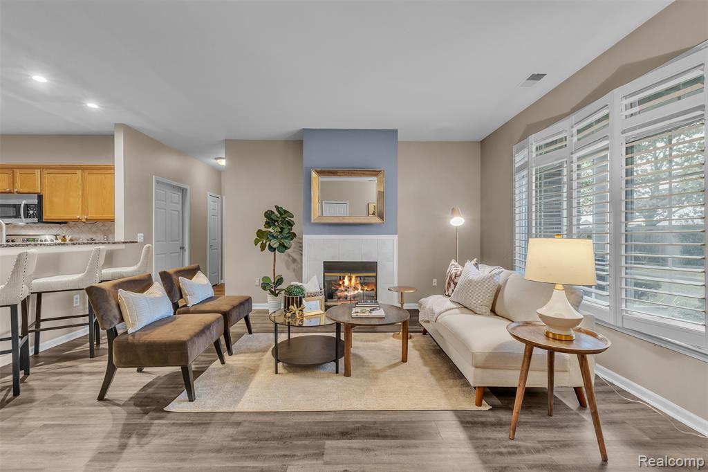 5589 TWIN OAKS Drive, Sterling Heights, MI 48314 — Photo 4