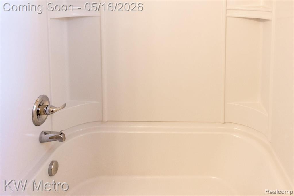 49144 W WOODS Drive, Shelby Twp, MI 48317 — Photo 12