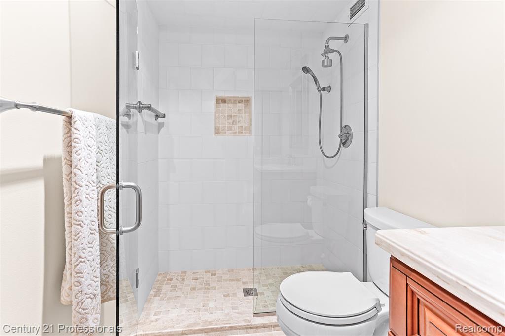 5000 Town Center, 1704, Southfield, MI 48075 — Photo 6