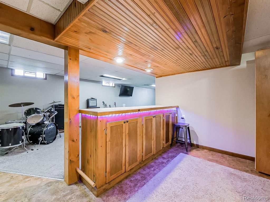 853 ADELAIDE Drive, Wolverine Lake, MI 48390 — Photo 17