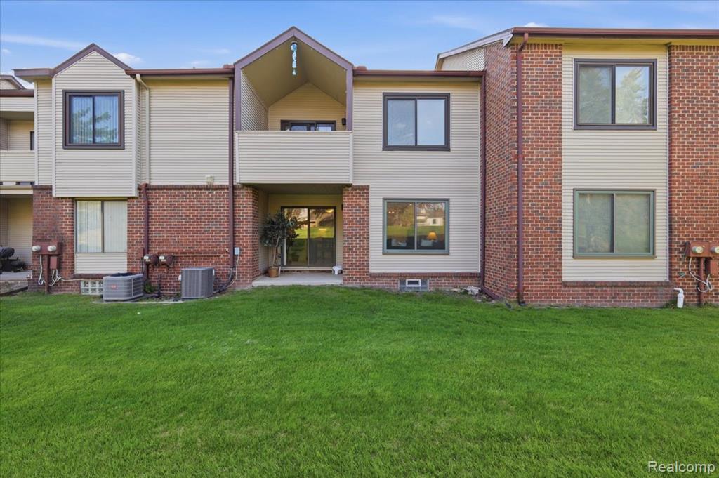 6680 Ridgefield Circle, 101, West Bloomfield, MI — Photo 33