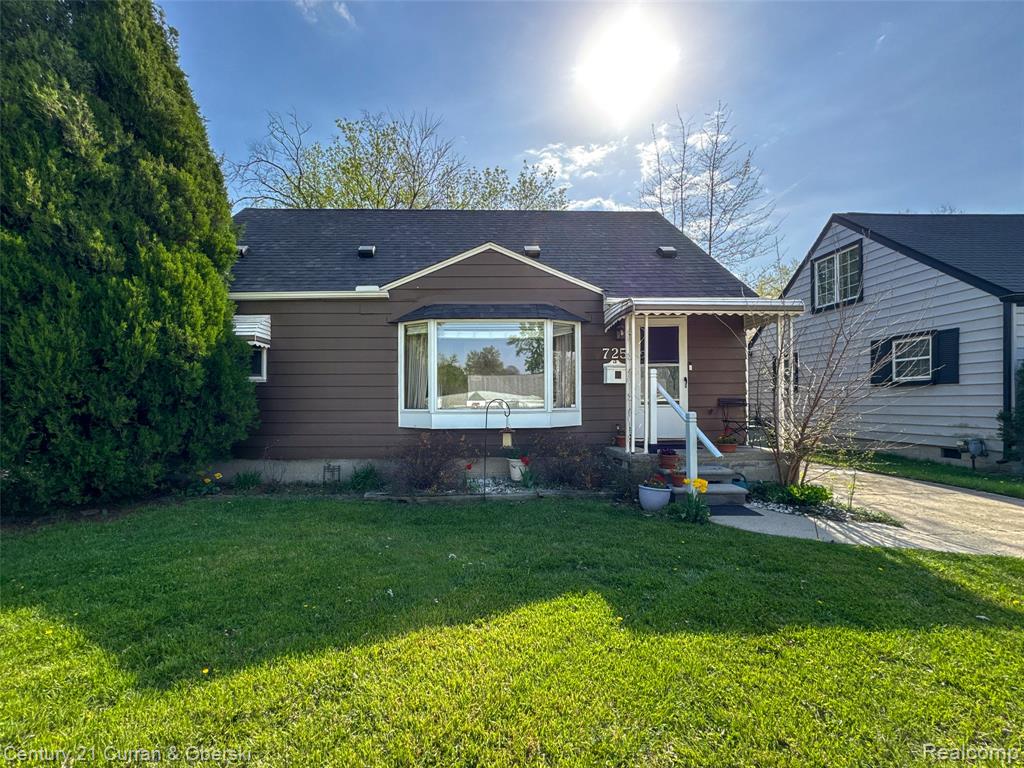 725 S Manitou Avenue, Clawson, MI — Photo 2