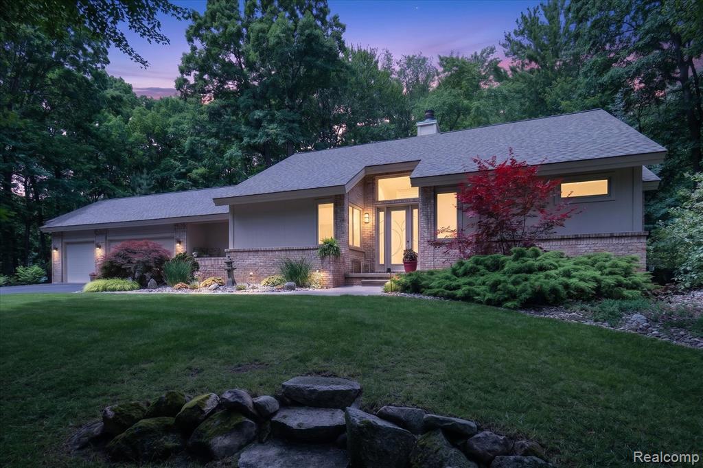 5388 Hartland Road, Fenton, MI 48430 — Photo 2
