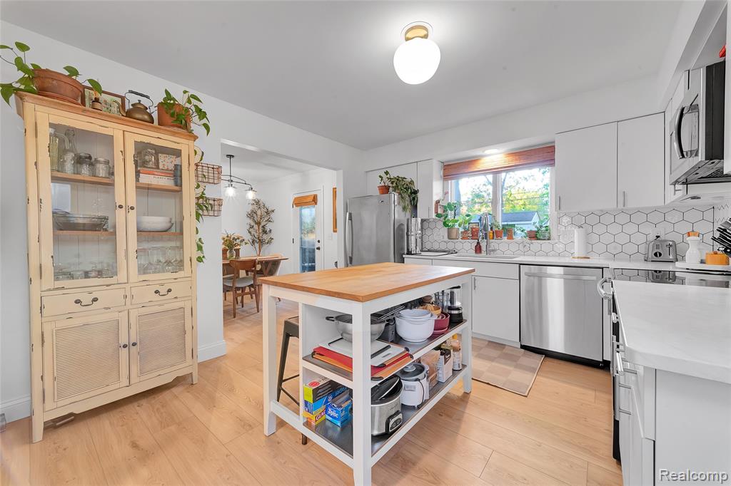 417 Curry Avenue, Royal Oak, MI 48067 — Photo 6