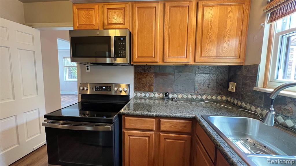 10185 Beaconsfield Street, Detroit, MI 48224 — Photo 8