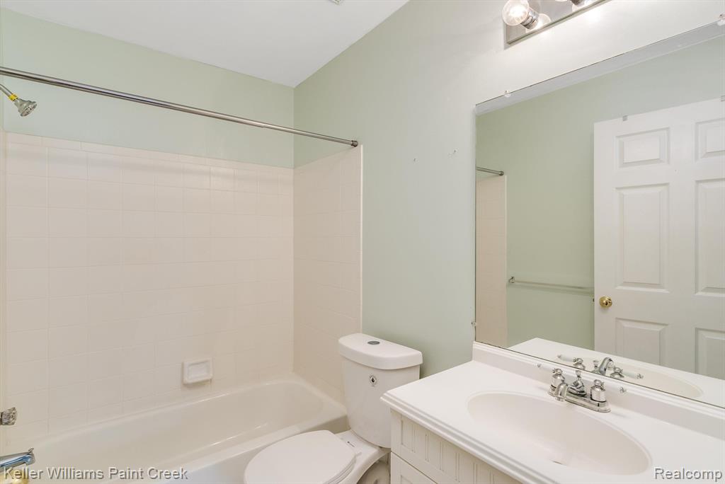 22040 Cape Cod Way, Farmington Hills, MI 48336 — Photo 25