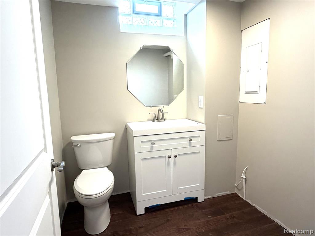 5525 Woodland Court, West Bloomfield, MI — Photo 44