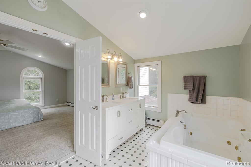 6296 Elizabeth Lake Road, Waterford, MI 48327 — Photo 53