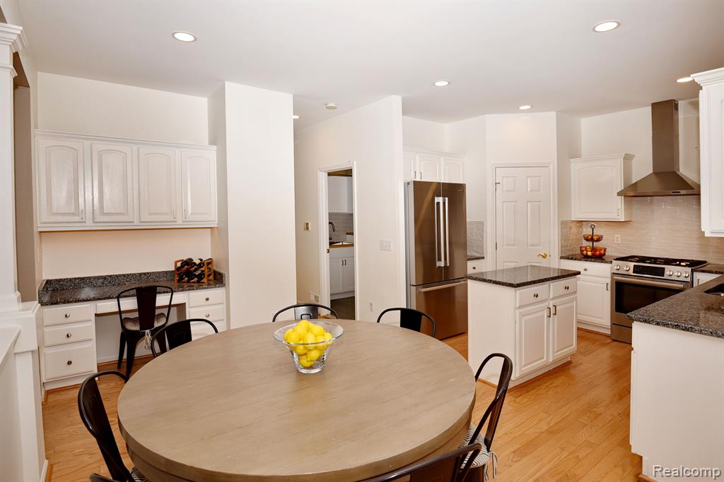 8284 BROOKSTONE Lane, Clarkston, MI 48348 — Photo 9