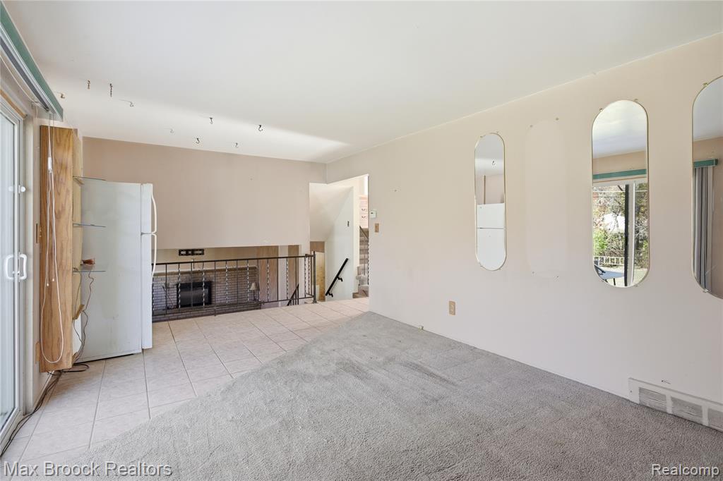 8759 Calvert Drive, Sterling Heights, MI 48312 — Photo 9