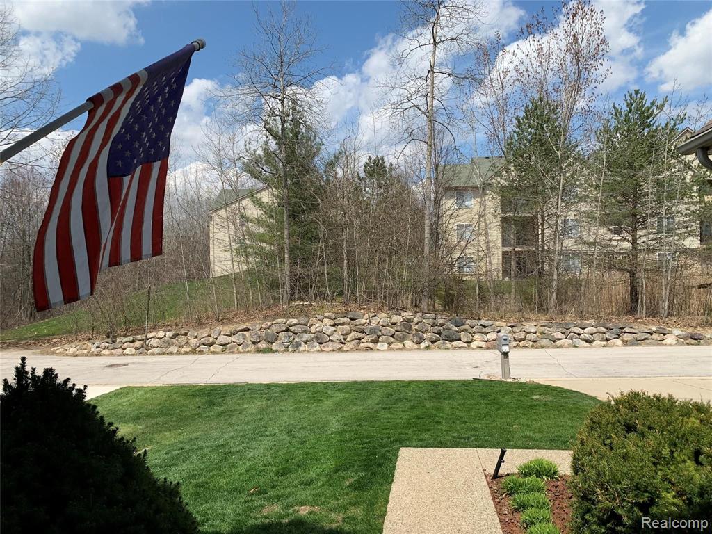 815 CALGARY Street, Auburn Hills, MI 48326 — Photo 40