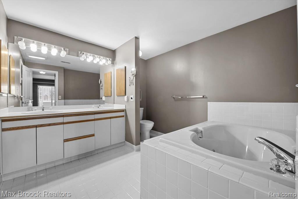 969 Greenview Court, 42, Rochester Hills, MI 48307 — Photo 19
