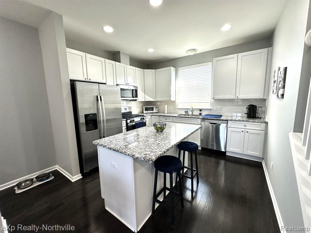 3196 JOHANNA WARE W, Wixom, MI 48393 — Photo 9
