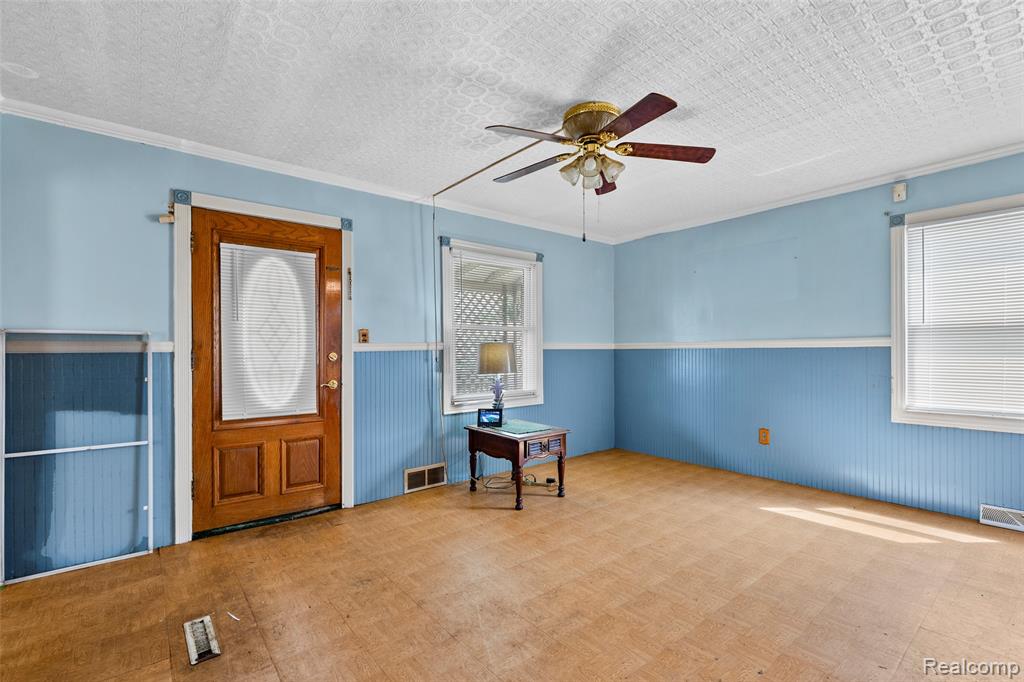 6826 Republic Avenue, Warren, MI 48091 — Photo 9