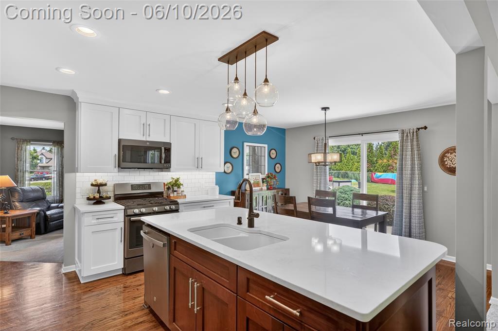 2004 Palmer Drive, Wixom, MI 48393 — Photo 8