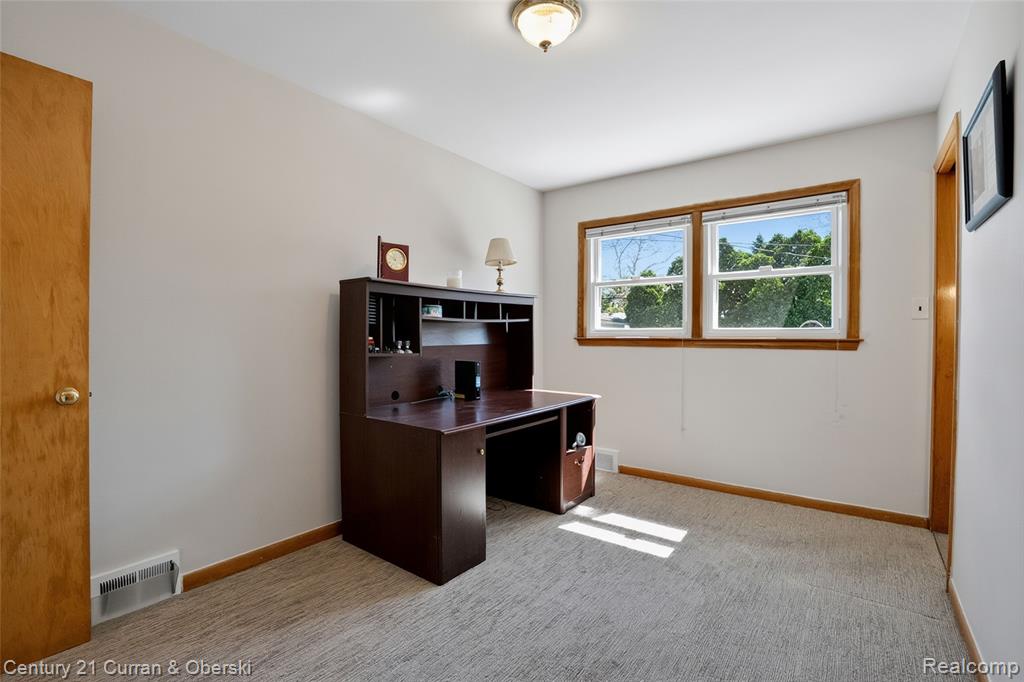 8224 N Evangeline Street, Dearborn Heights, MI 48127 — Photo 10