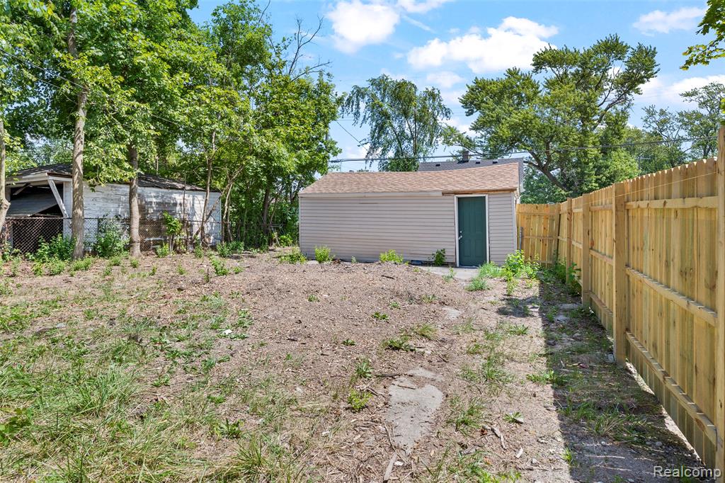8600 Heyden Street, Detroit, MI 48228 — Photo 22