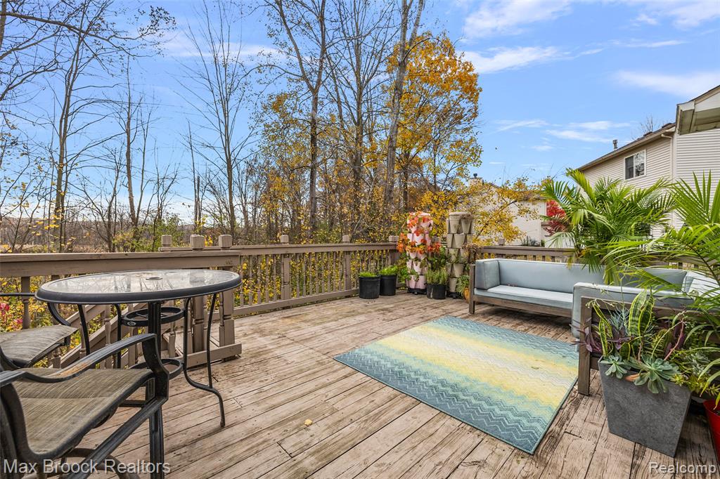 437 Cove View Drive, Waterford, MI 48327 — Photo 25