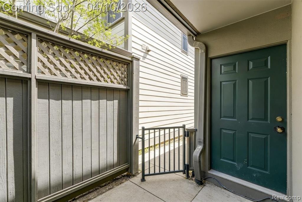 203 Jotham Avenue, Auburn Hills, MI 48326 — Photo 18
