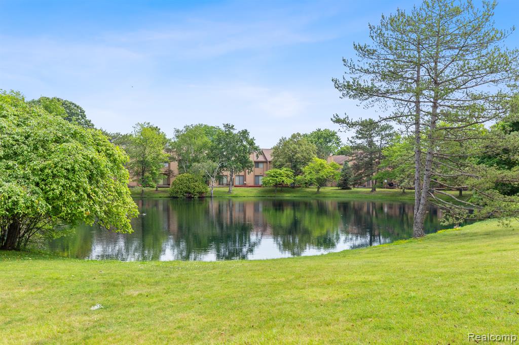 5305 Wright Way S, West Bloomfield, MI — Photo 41