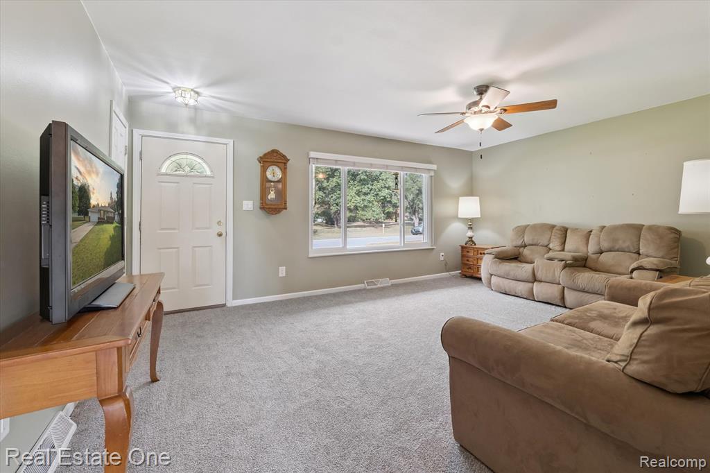 2436 Woodlawn Street, Wolverine Lake, MI 48390 — Photo 5