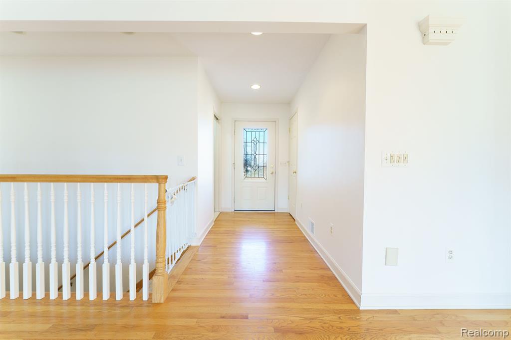 530 N GRAND Avenue, Fowlerville, MI 48836 — Photo 2