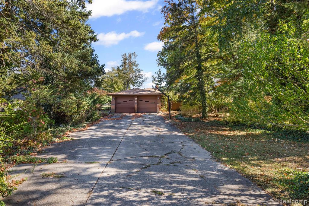 6351 Alden Drive, West Bloomfield, MI 48324 — Photo 37