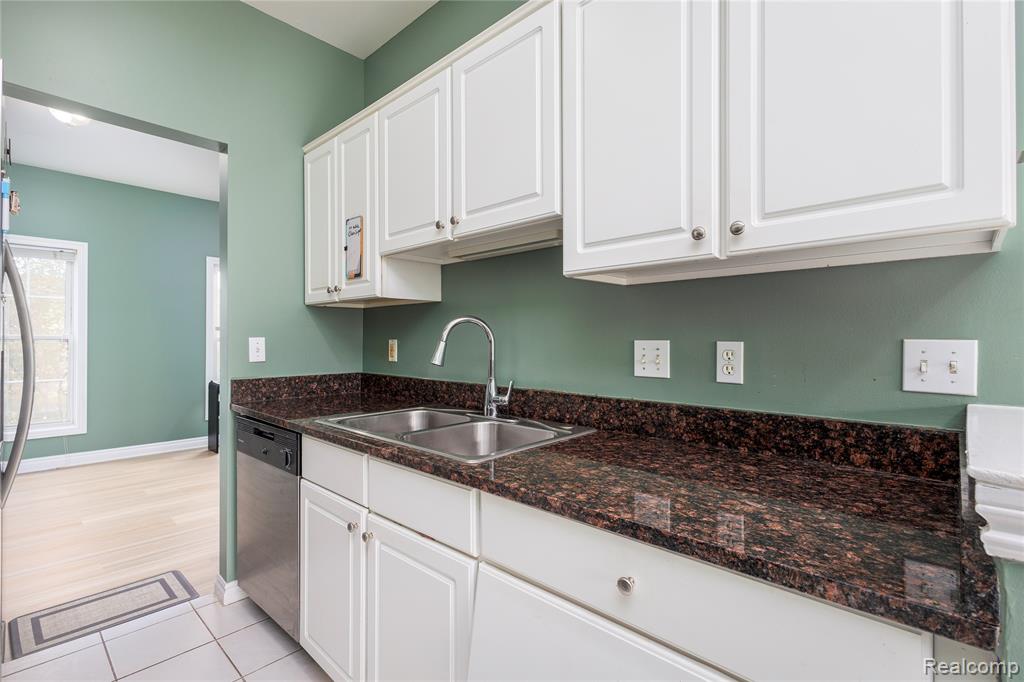 1569 E Lakeview Lane, Canton, MI 48187 — Photo 5