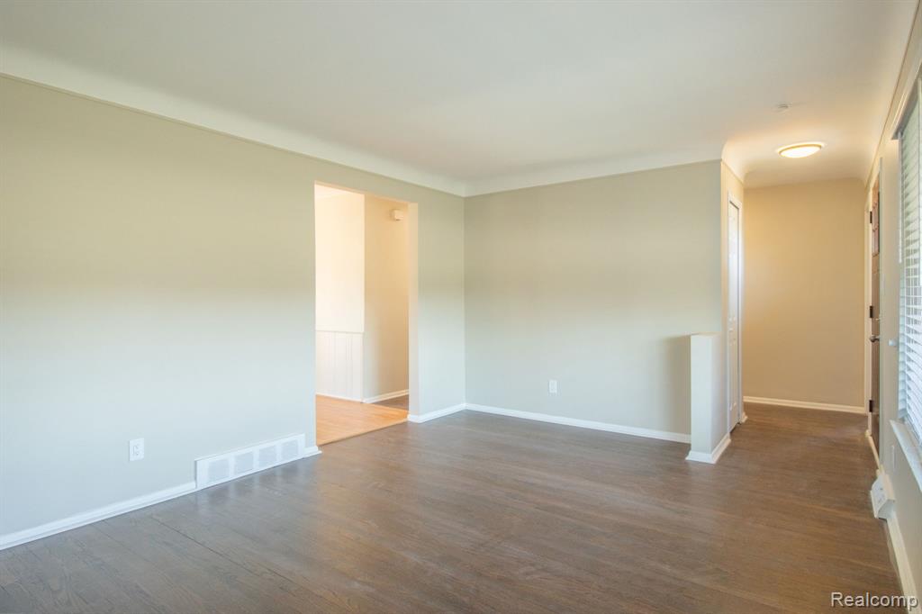 30705 Longfellow Avenue, Madison Heights, MI 48071 — Photo 3
