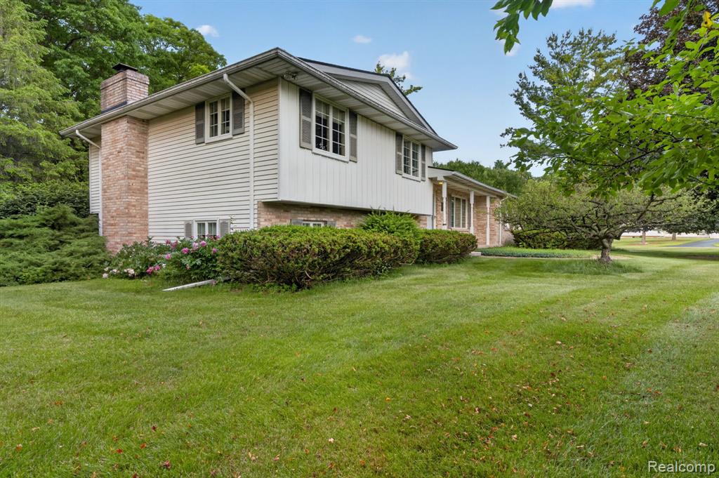 9144 Deer Park Court, Fenton, MI 48430 — Photo 5