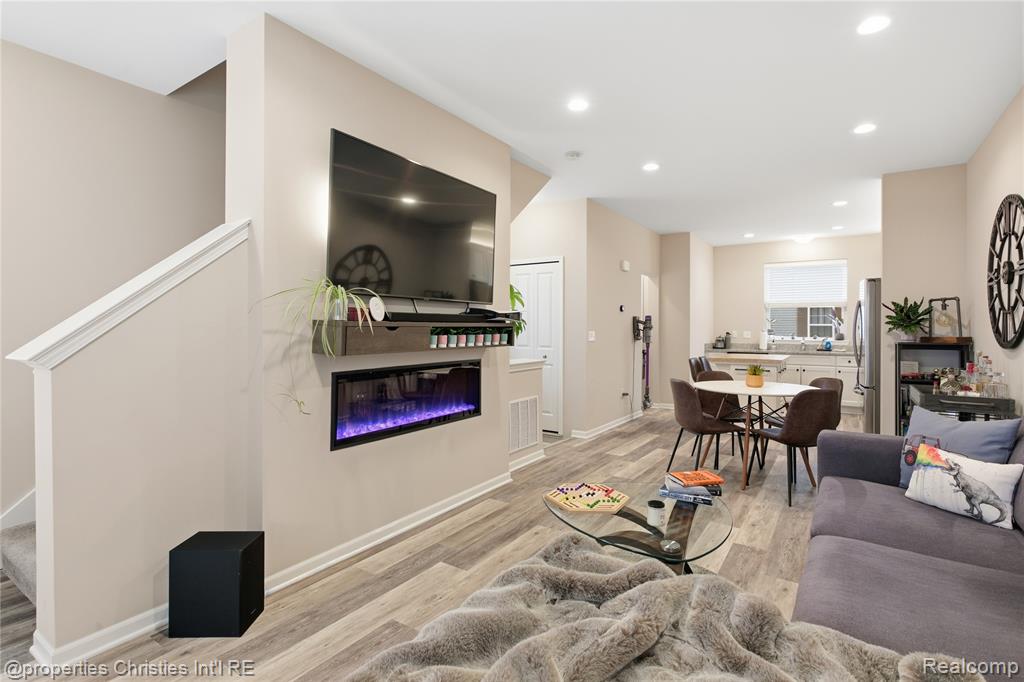 401 Jeff Keeton Drive, 40, Hazel Park, MI 48030 — Photo 10