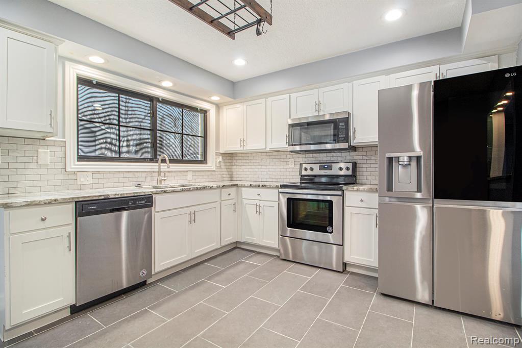 4018 Quillen Avenue, Waterford, MI 48329 — Photo 10